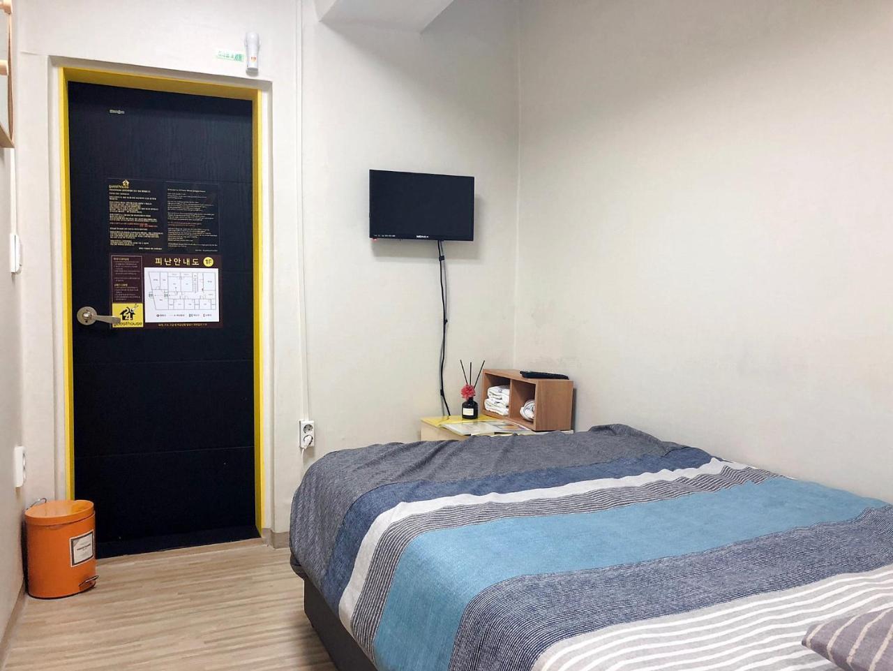 24 Guesthouse Jongno Tower Сеул Экстерьер фото