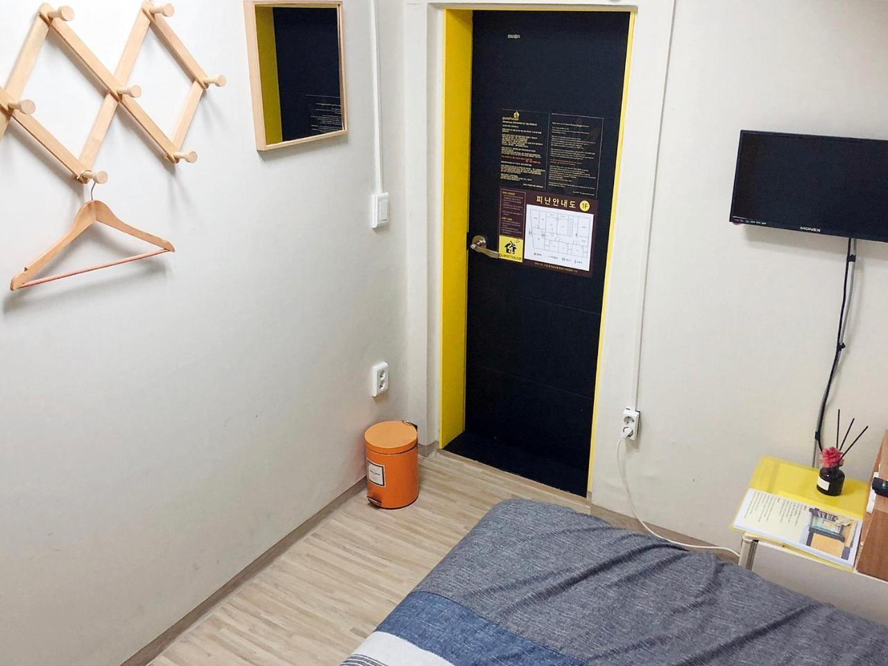 24 Guesthouse Jongno Tower Сеул Экстерьер фото